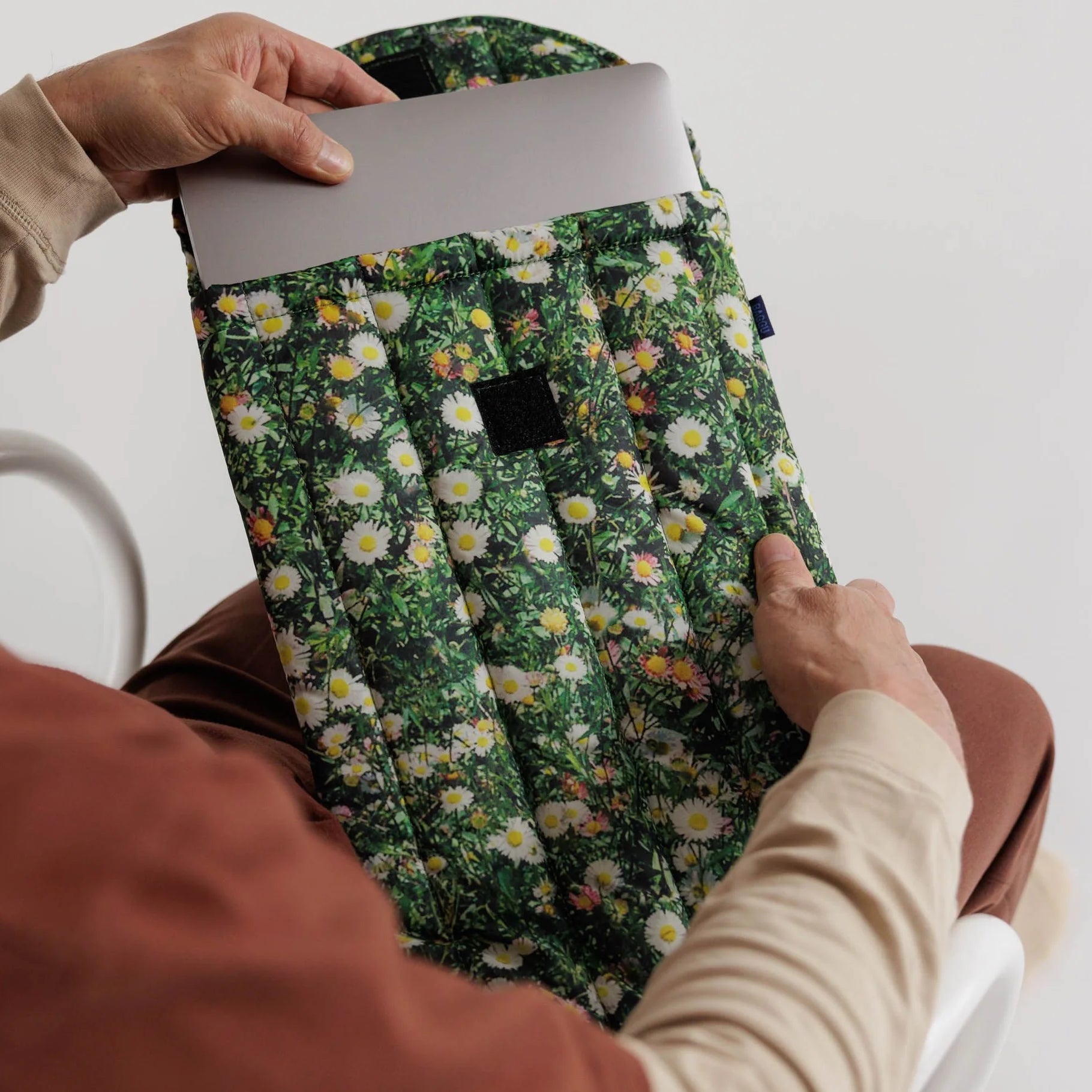 Baggu Puffy Laptop Sleeve 16" - Daisy