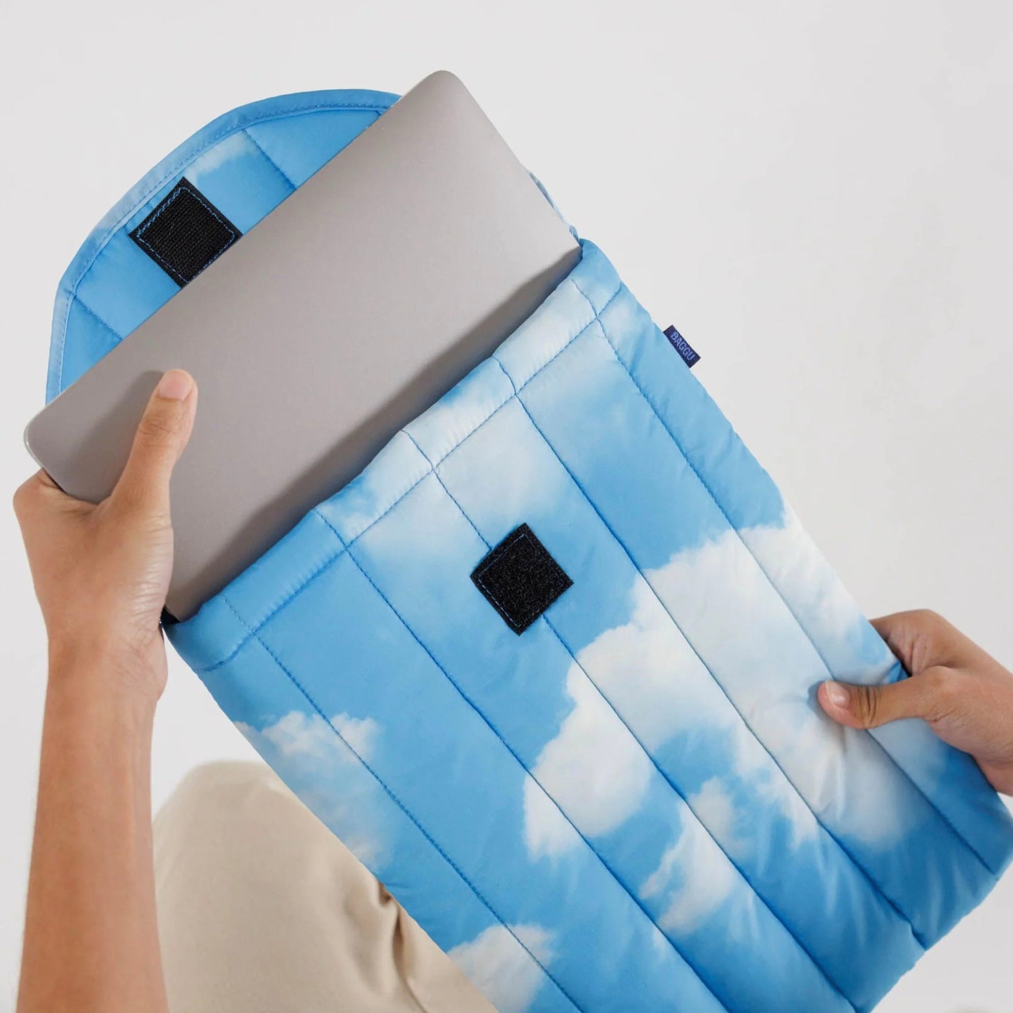 Baggu Puffy Laptop Sleeve 16" - Clouds