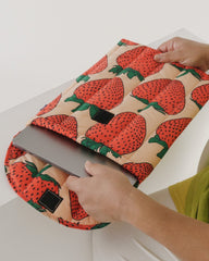 Baggu Puffy Laptop Sleeve 16" - Strawberry