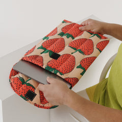 Baggu Puffy Laptop Sleeve 13" - Strawberry